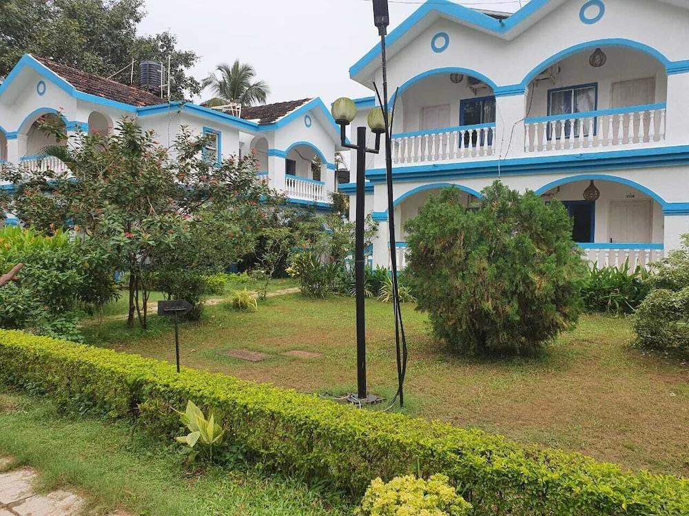 Paradise Village Beach Resort Calangute Exterior photo